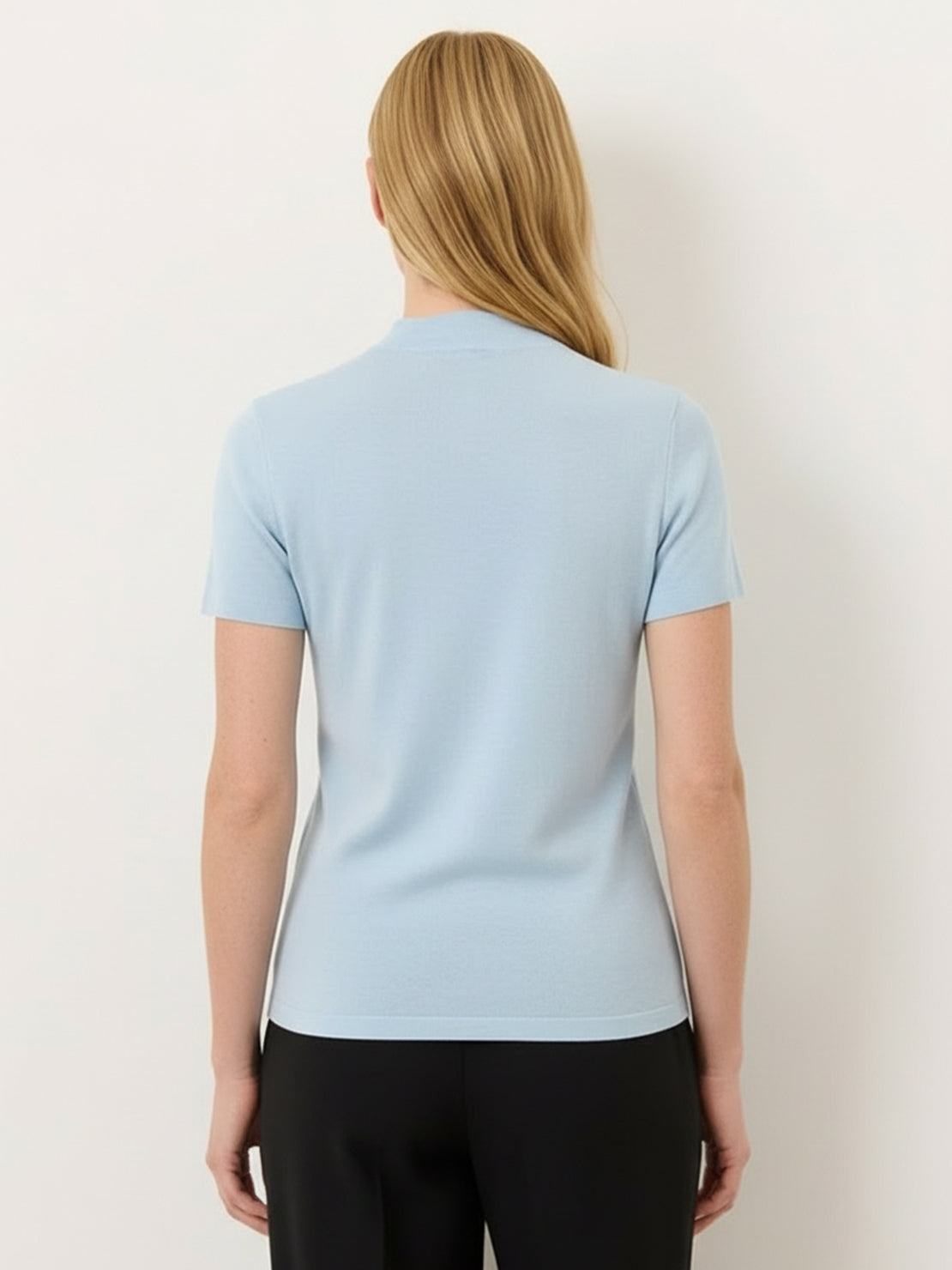 Slim fit short-sleeve mock neck tee made of 100% ultra-fine Merino wool, breathable and wrinkle-resistant