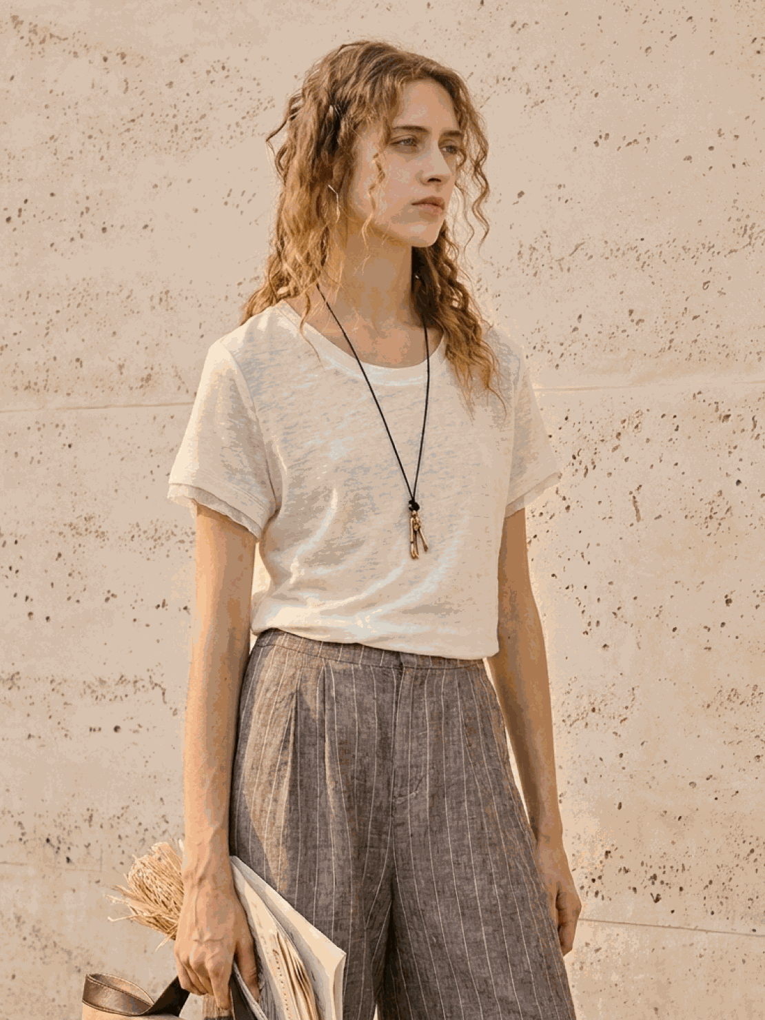 White 100% linen rolled cuff tee with contrast sleeve lining and scoop neckline