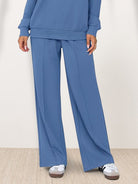 Wrinkle-free casual two-piece polo set with structured breathable fabric and side pockets