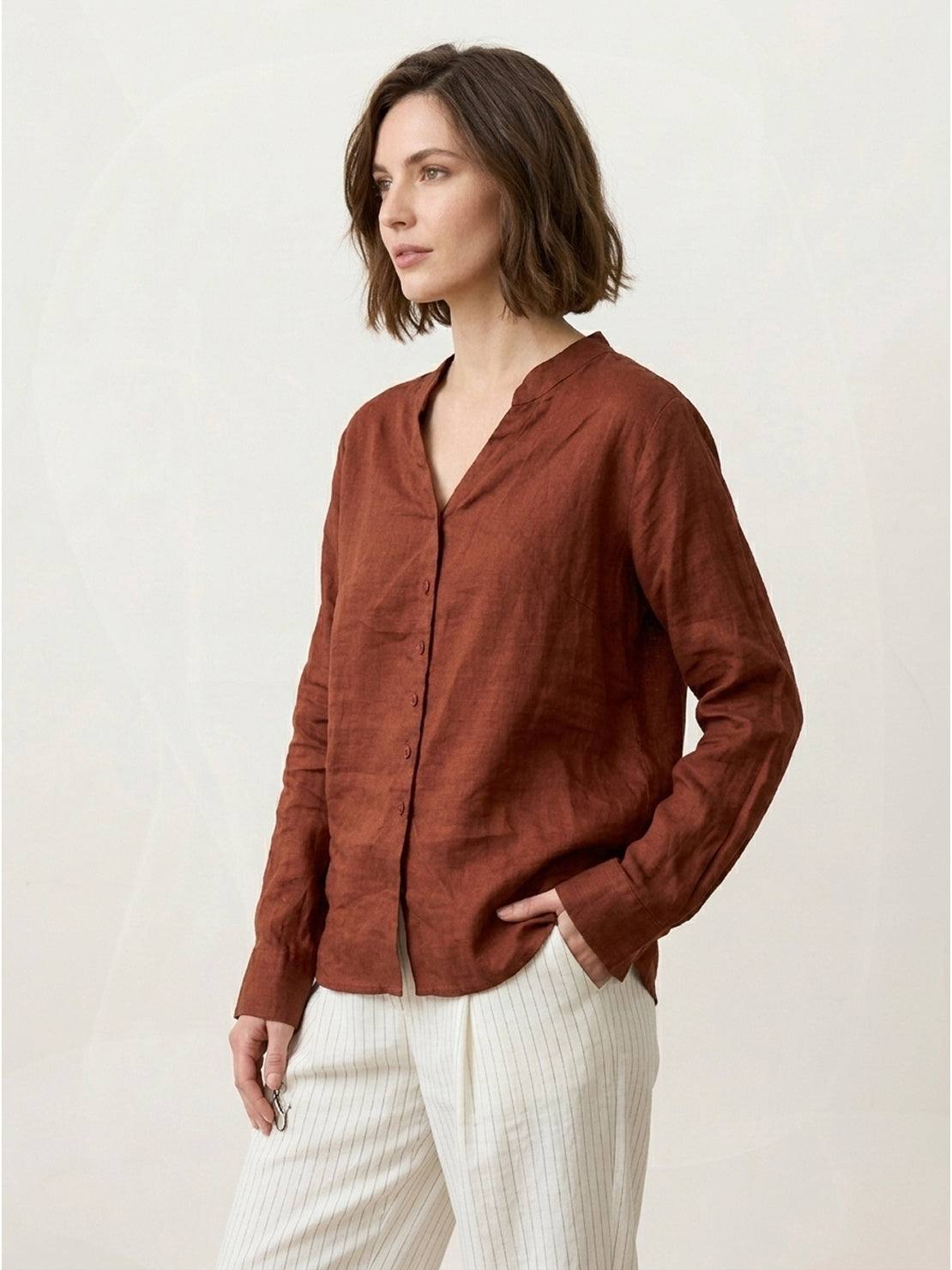 100% linen V-neck shirt with relaxed fit and long sleeves