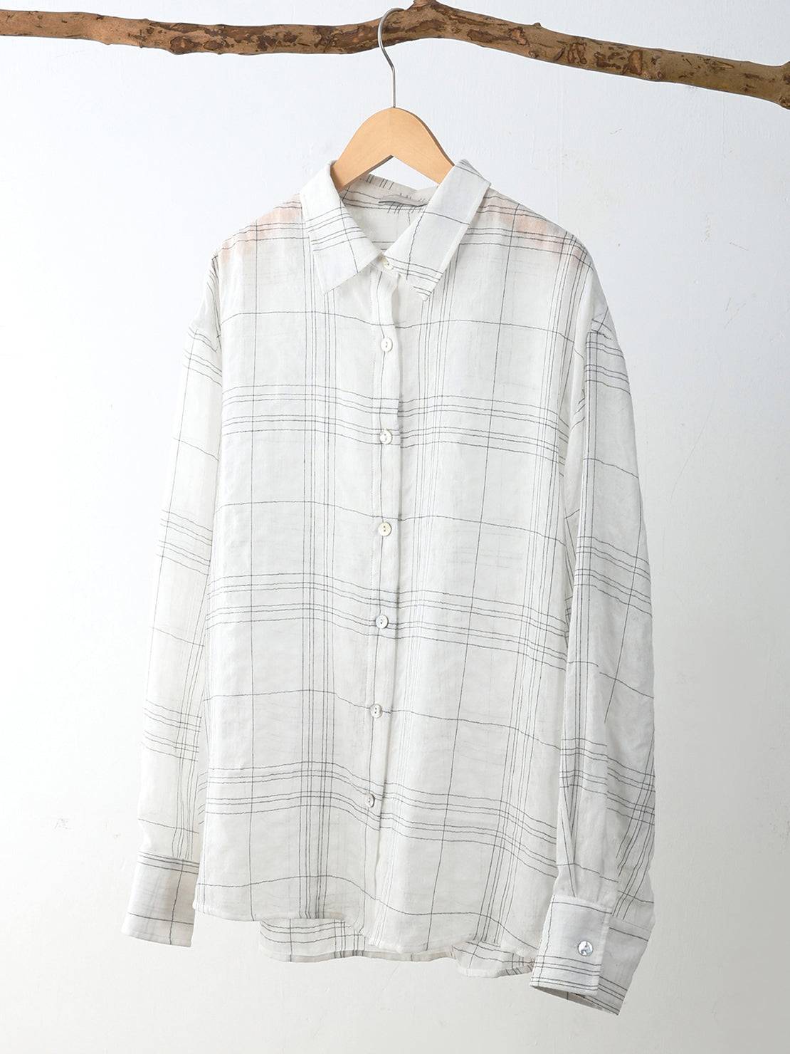 Semi-sheer 100% cotton plaid shirt with relaxed fit and mother-of-pearl buttons