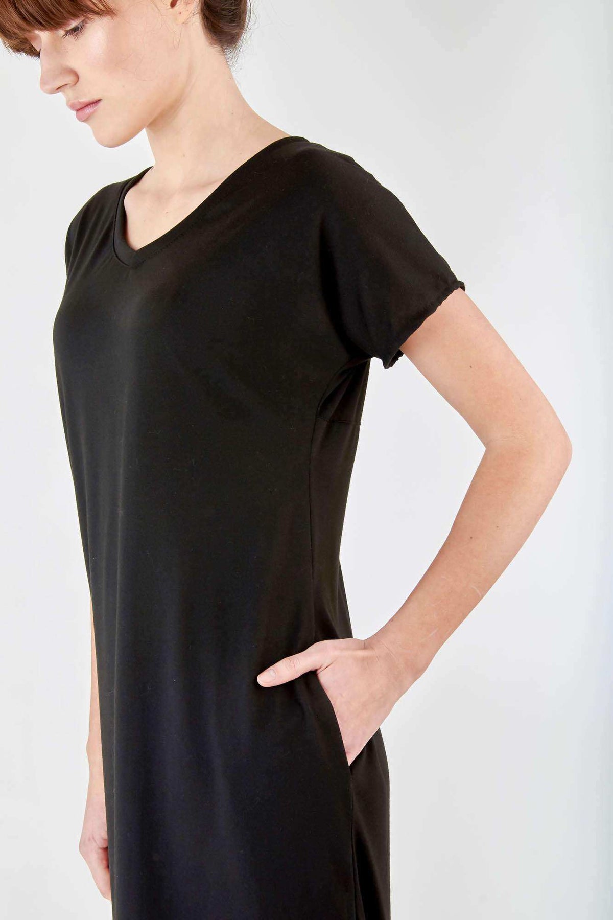 Black side slit maxi dress with V-neck, roll sleeves, and discreet pockets in soft cotton blend fabric