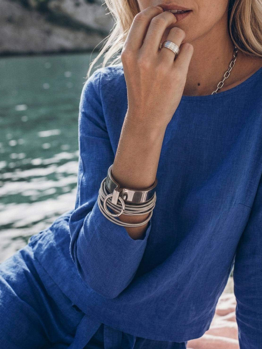 Woman wearing cotton-linen monochrome relaxed longline top and wide-leg pants set