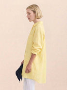 Oversized linen shirt in breathable cotton-linen blend with relaxed fit and vintage back pleats