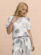 Breathable cotton linen monochrome short-sleeve top with relaxed fit and natural texture