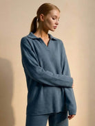 woman wearing plush and preppy camel two-piece set in blue knitted fabric with polo collar and relaxed fit